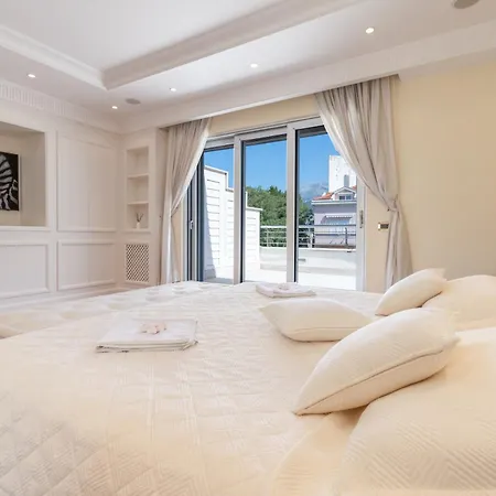 Luxury Penthouse Promenade マカルスカ