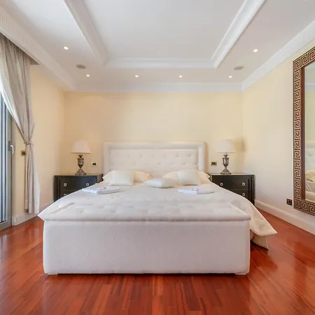 Luxury Penthouse Promenade アパート